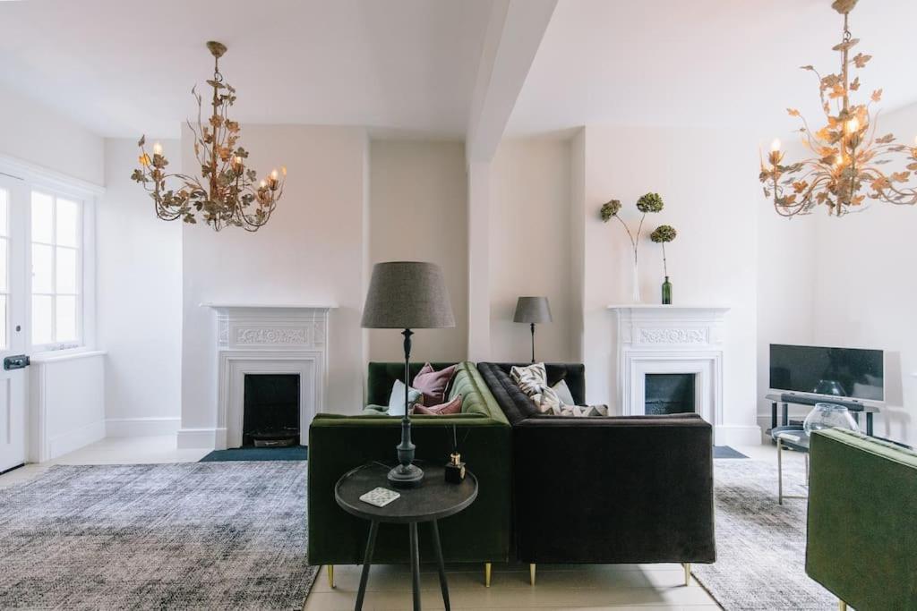 Beautiful House, Cirencester Centre, Parking Экстерьер фото