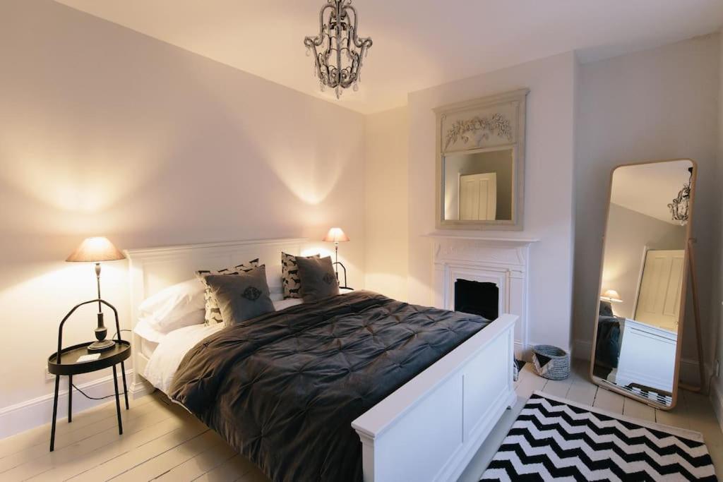 Beautiful House, Cirencester Centre, Parking Экстерьер фото