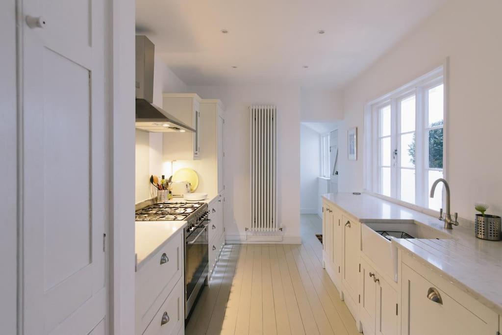 Beautiful House, Cirencester Centre, Parking Экстерьер фото