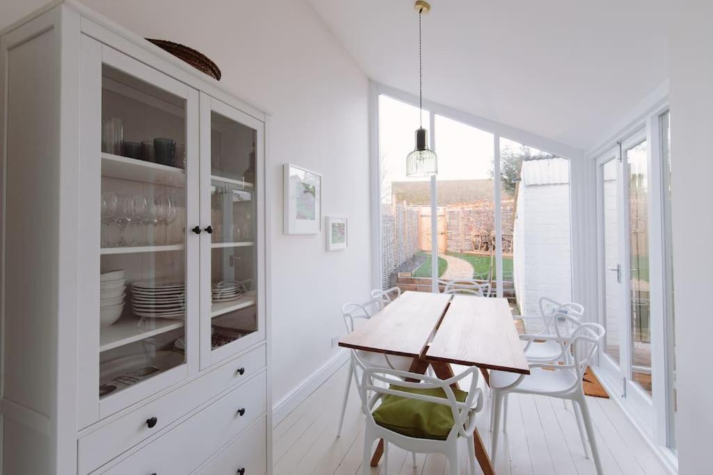 Beautiful House, Cirencester Centre, Parking Экстерьер фото