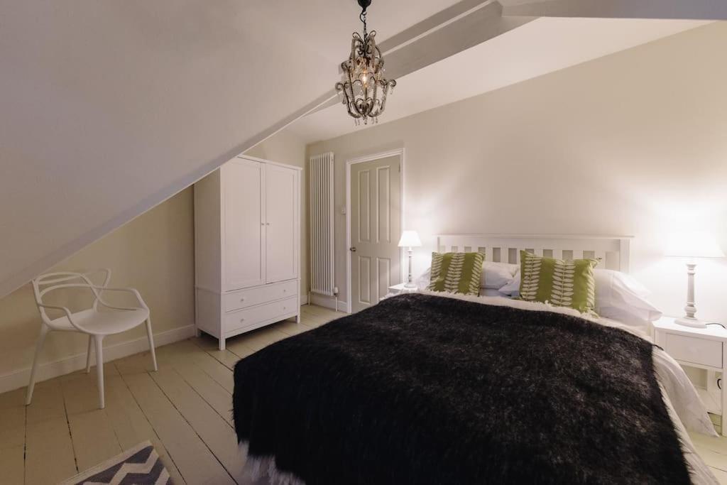 Beautiful House, Cirencester Centre, Parking Экстерьер фото